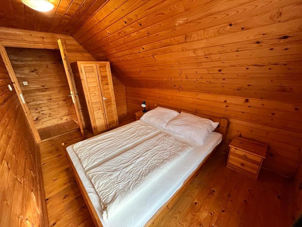 Almos Apartman 鲍洛通费尼韦什 外观 照片